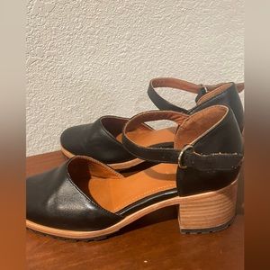 LIKE NEW Patina/Portland Leather Heeled Mary Janes